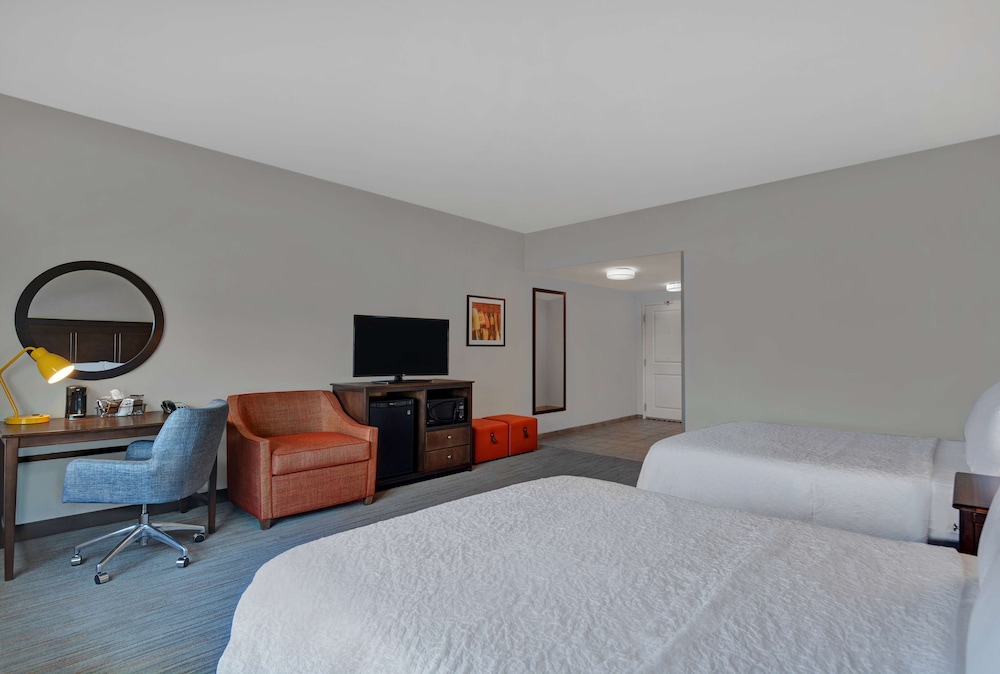 Room, 2 Queen Beds, River View - Photo 4