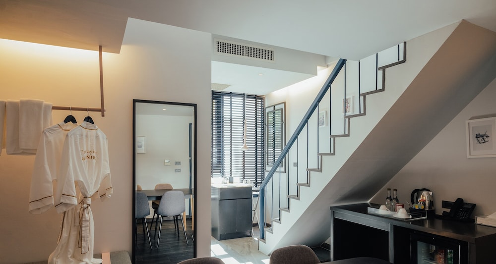 Loft Room - Photo 9