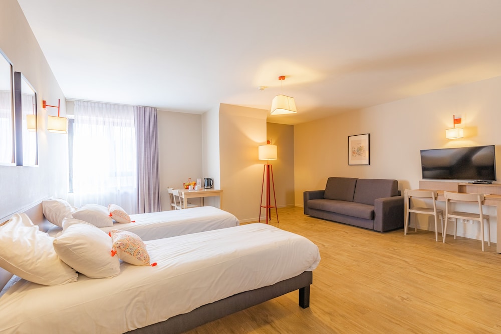 Superior Studio, 2 Twin Beds - Photo 3