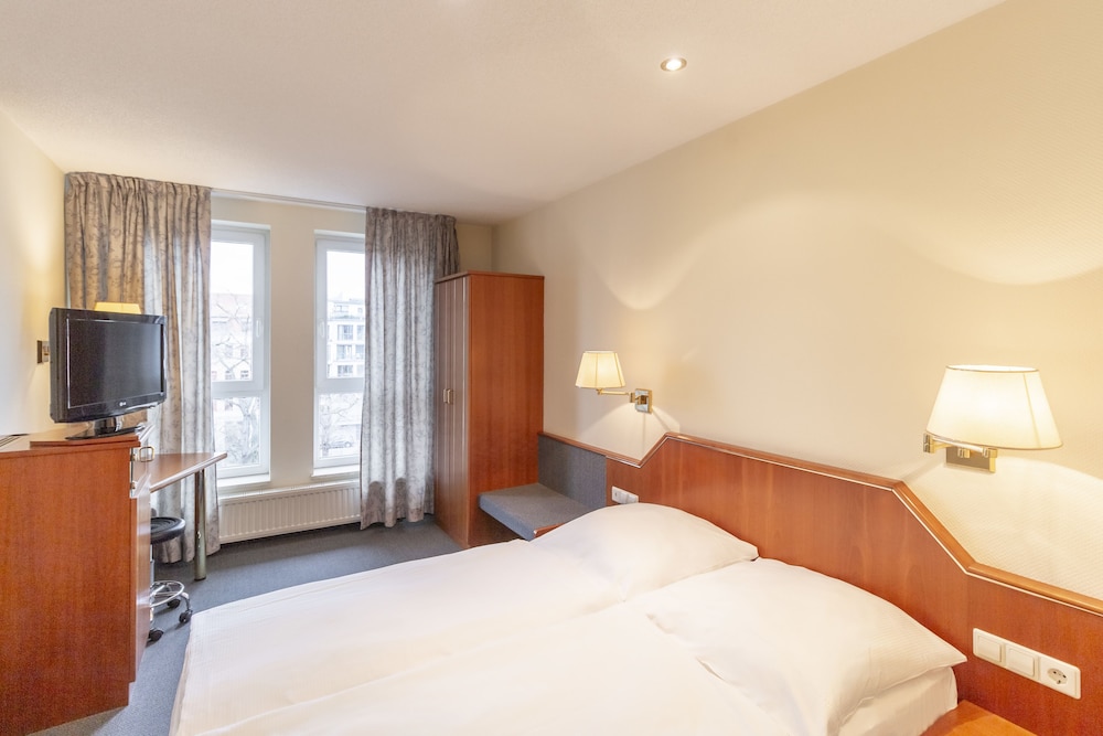 Economy Double Room - Photo 3