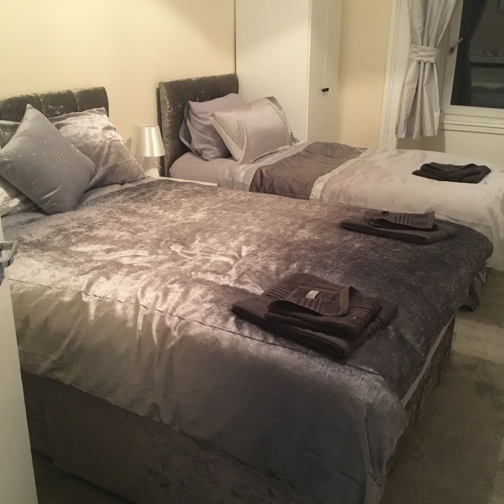 Standard Apartment, 4 Bedrooms, Non Smoking photo 2