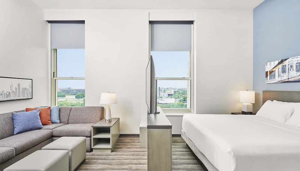 Studio Suite, 1 King Bed with Sofa bed, Accessible, Bathtub