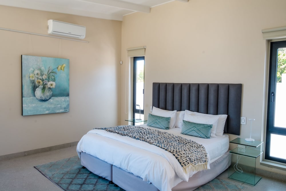 Luxury Suite - Photo 6
