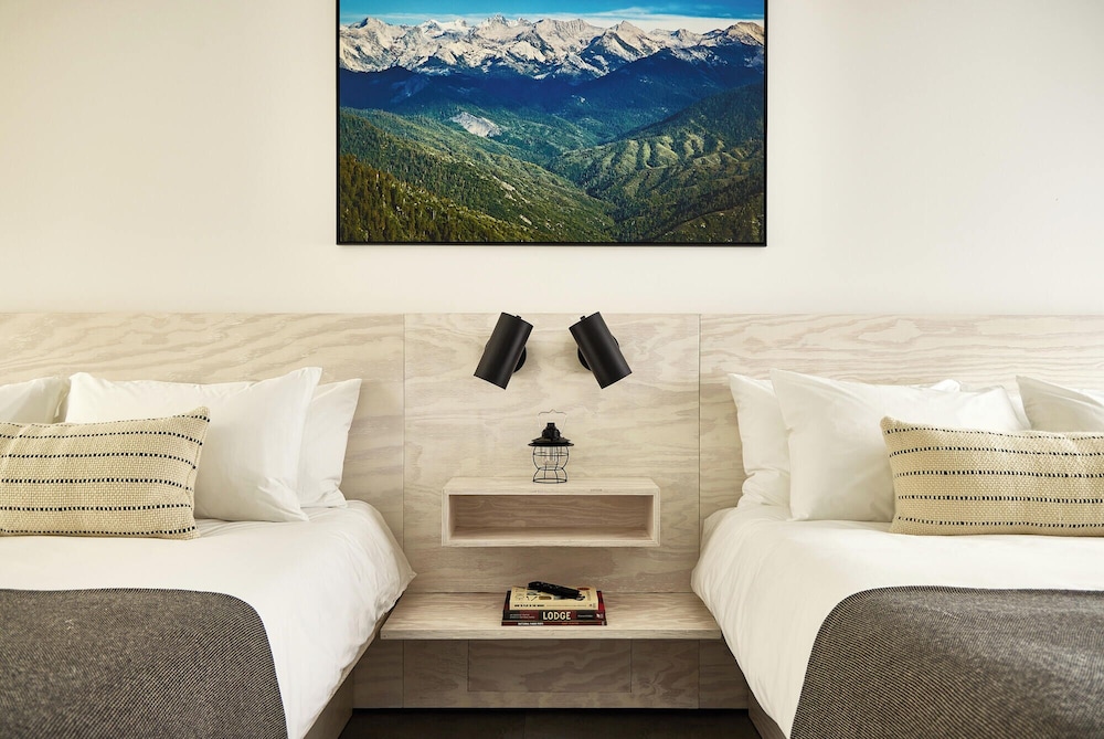Twin Room (Double Queen Room with Twin Bunk)