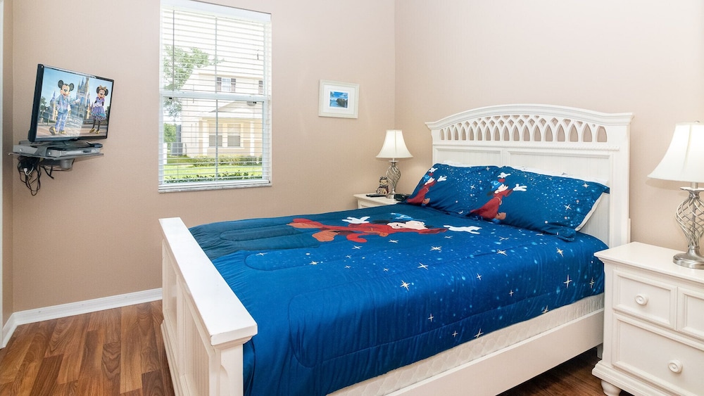 House, Multiple Beds, Pool Access, Pool View (Magic House At Legacy Park)