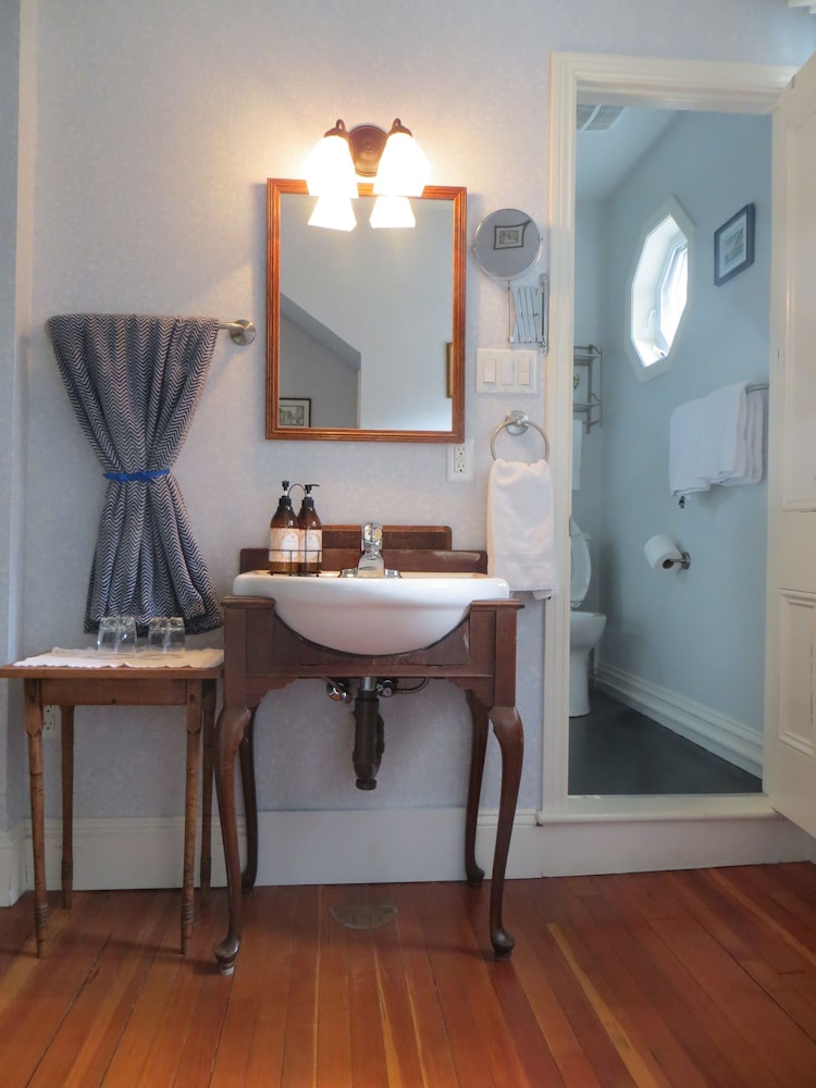 Minas Basin Suite photo 3