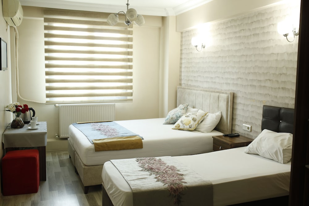 Deluxe Triple Room photo 3