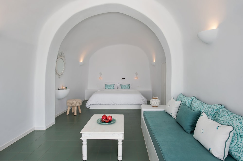 Superior Suite, outdoor Tub (Caldera View)
