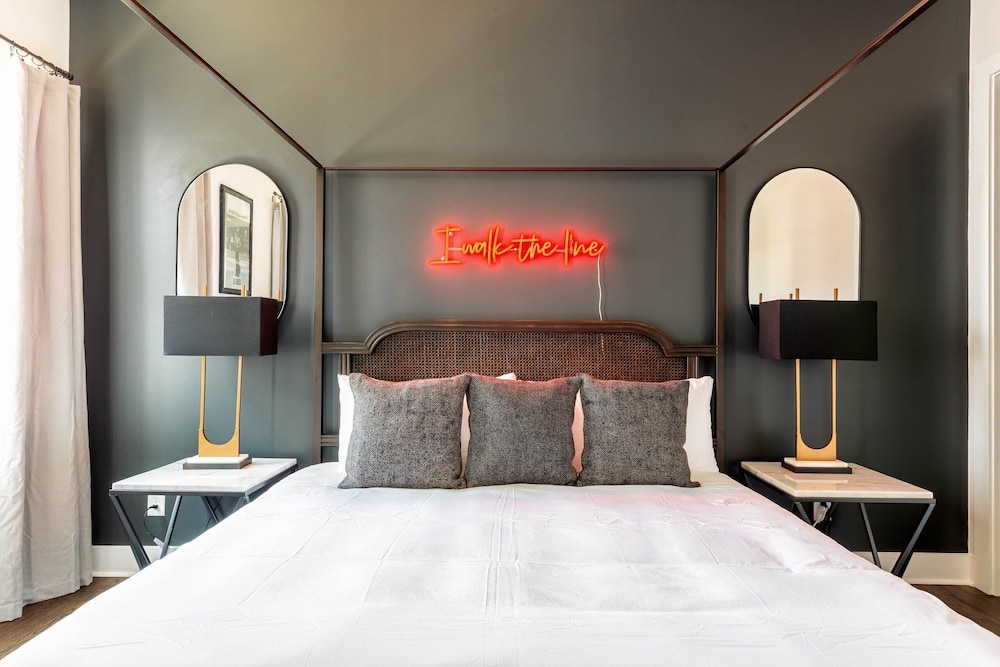 Standard Room, 1 Queen Bed