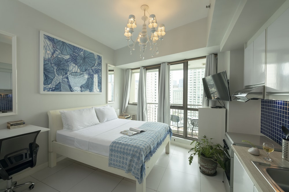 Studio Apartment - Photo 1