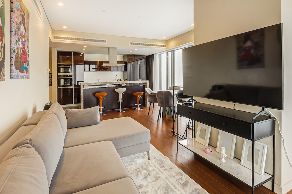 "Sky 20" business apartment, 95 m2, 24th floor of the "OKO Tower"