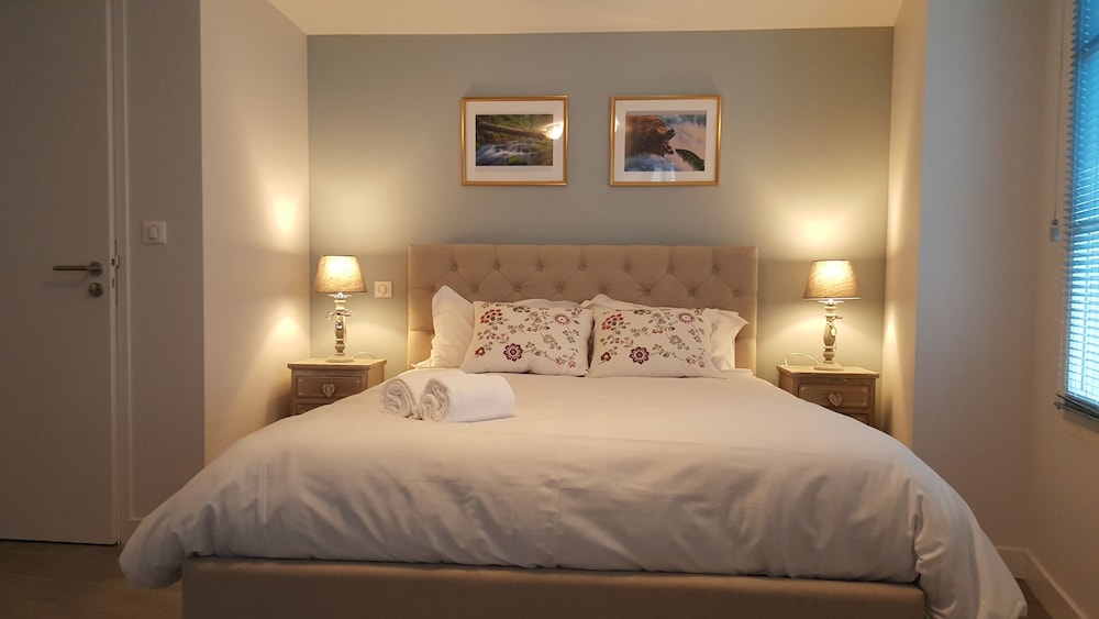Comfort Double Room, 1 Queen Bed, Non Smoking, City View (Alaska)