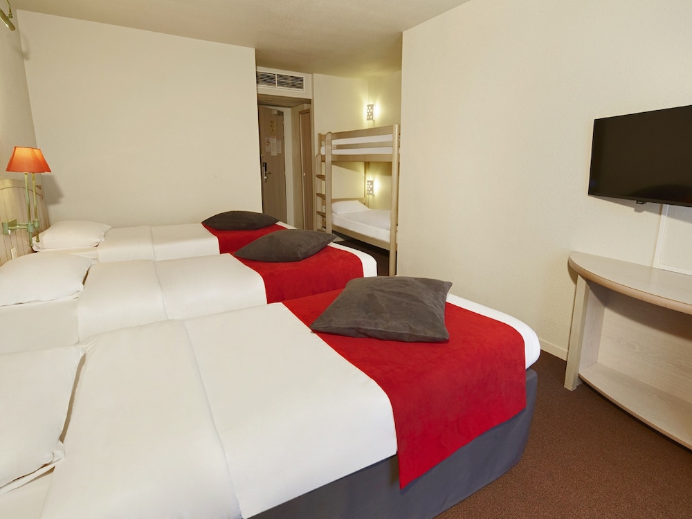 Standard Room, Multiple Beds photo 2
