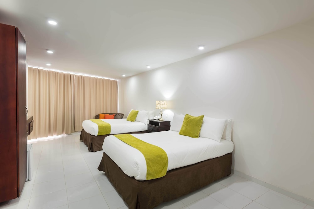 Standard Room, 2 Queen Beds photo 1