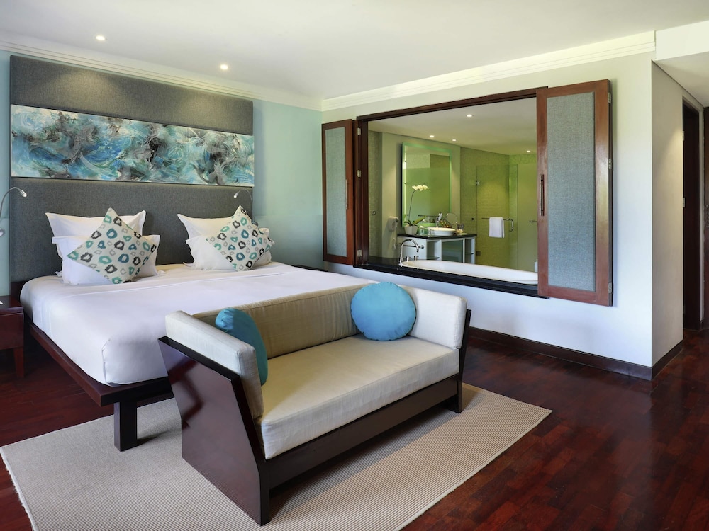Suite, 3 Bedrooms, Terrace - Photo 9