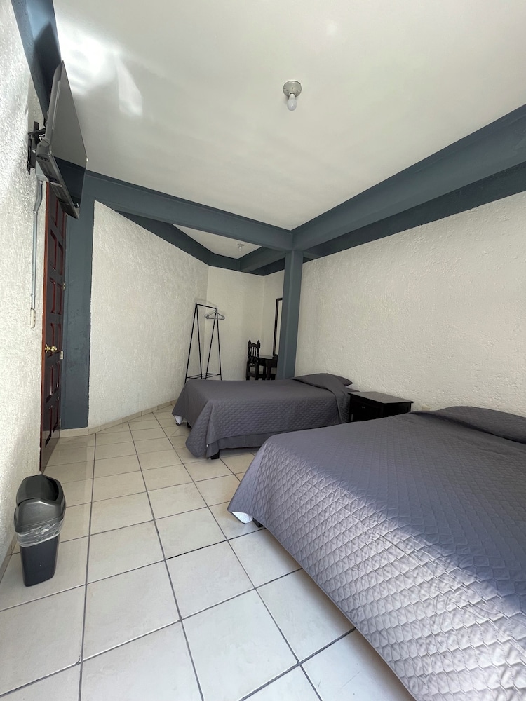 Triple Room, Valley View