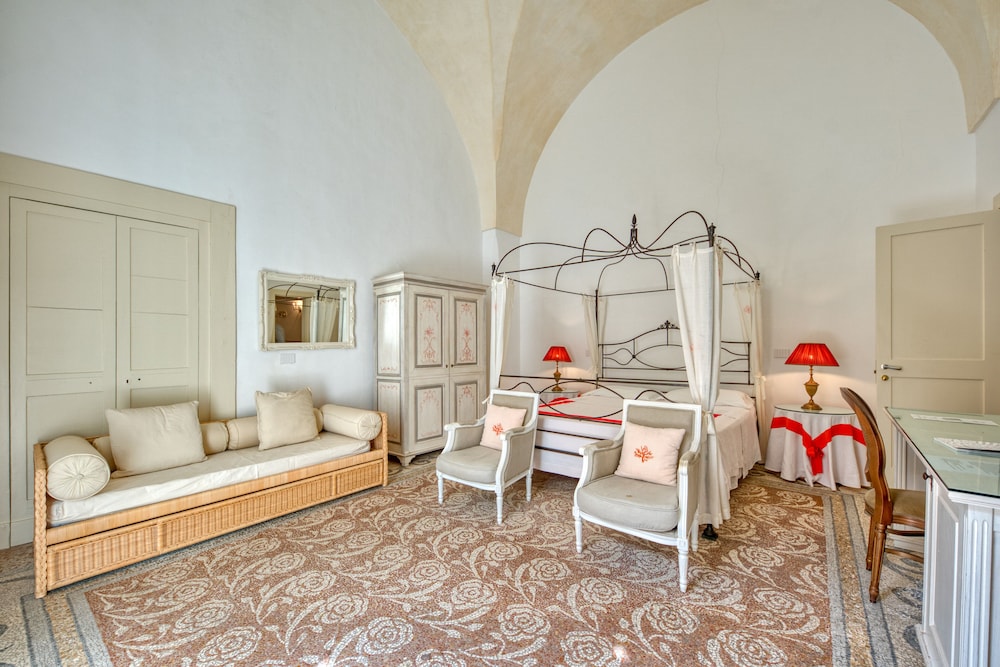 Deluxe Room - Photo 1