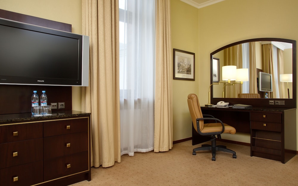Junior Suite, 1 King Bed photo 3