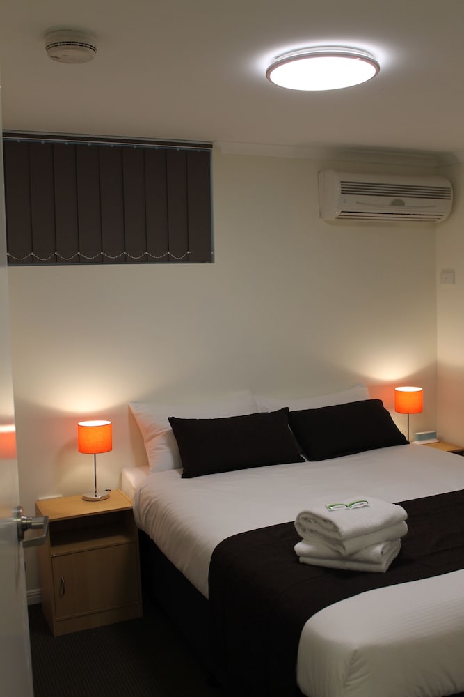 Queen Room photo 1