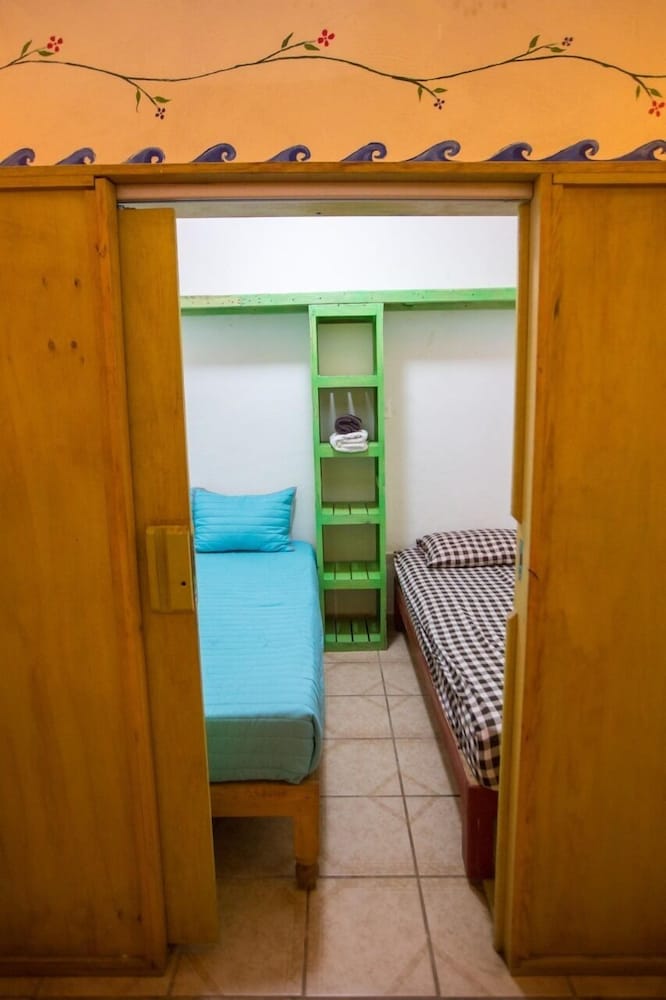 Family Studio, Multiple Beds, Private Bathroom photo 2