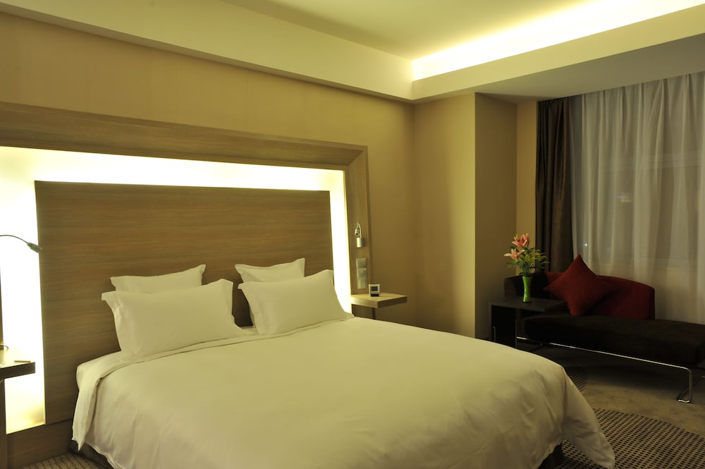 Standard Room, 1 King Bed - Photo 4
