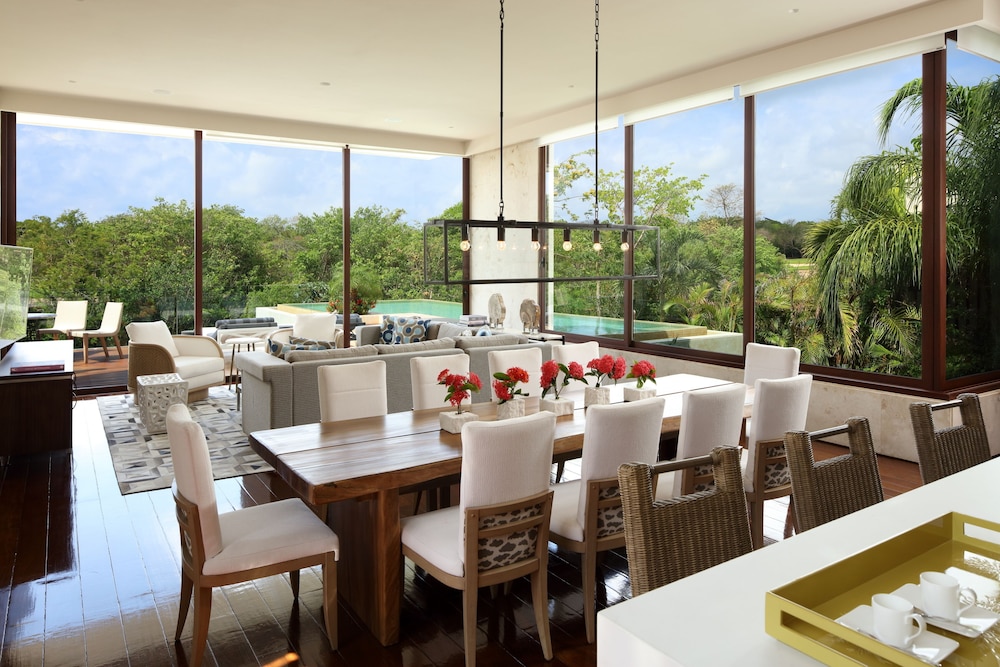 Villa, Beachfront