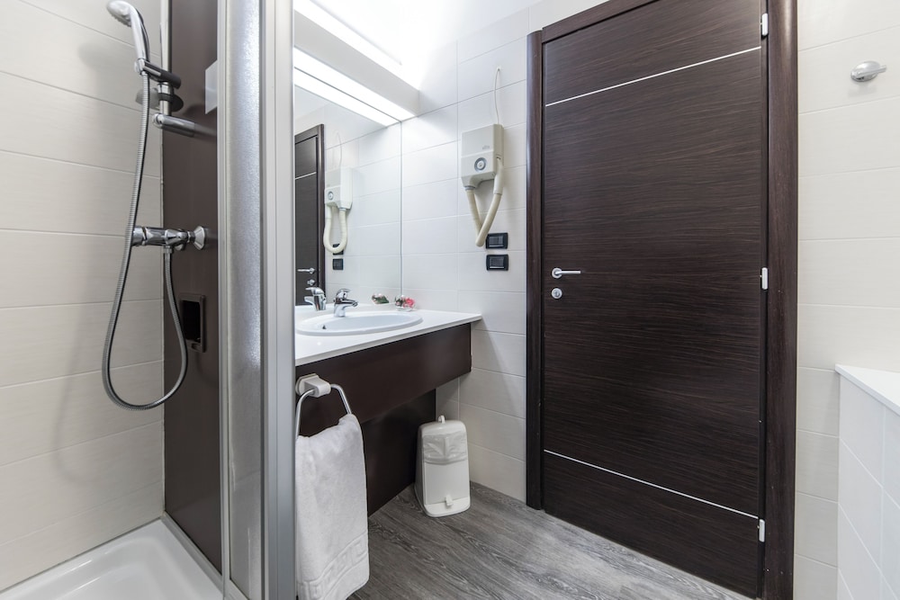 Superior Double or Twin Room - Photo 5