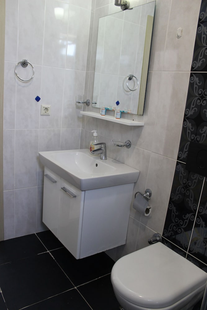 Standard Suite, 1 Bedroom, Kitchen, Pool View photo 2