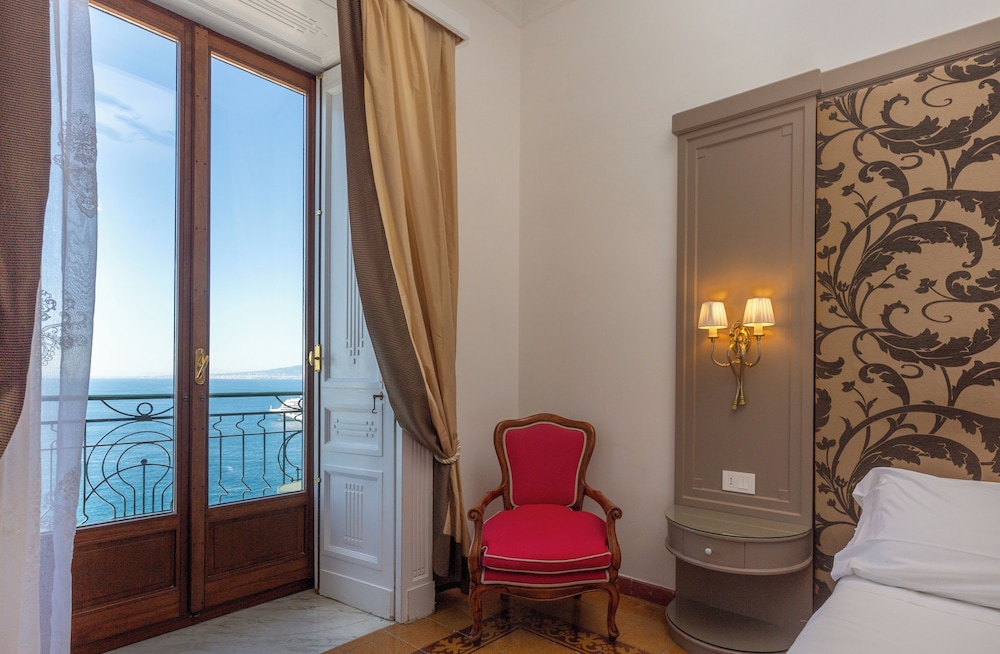 Deluxe Room, Sea View - Photo 2