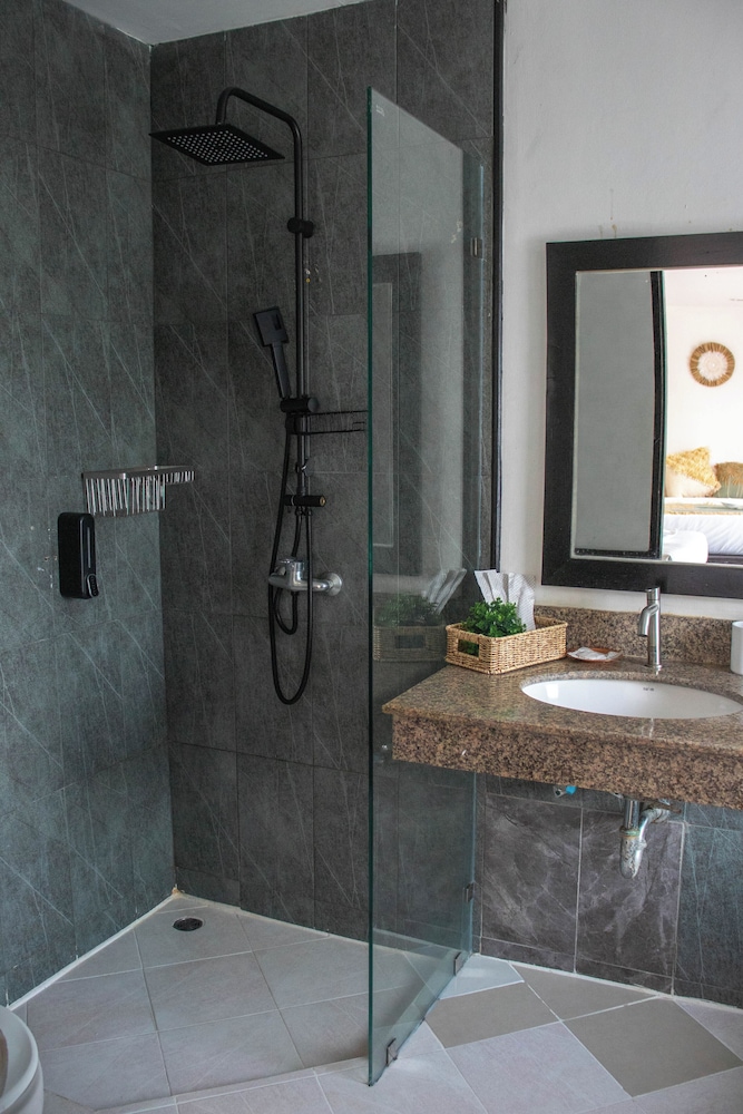 Deluxe Double Room with Bath - Photo 19