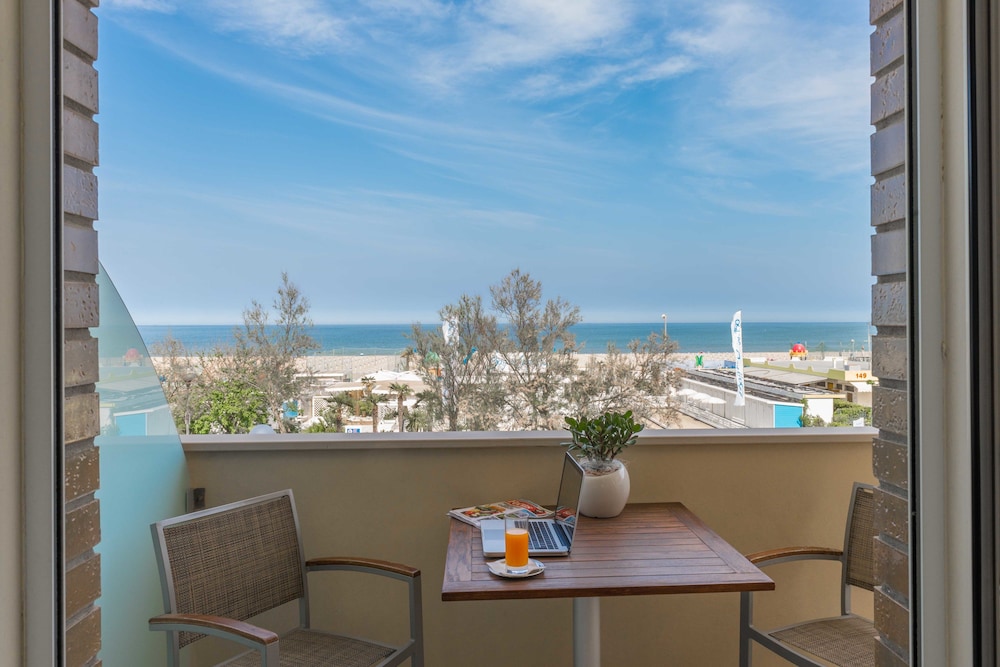 Classic Double or Twin Room, Partial Sea View photo 1