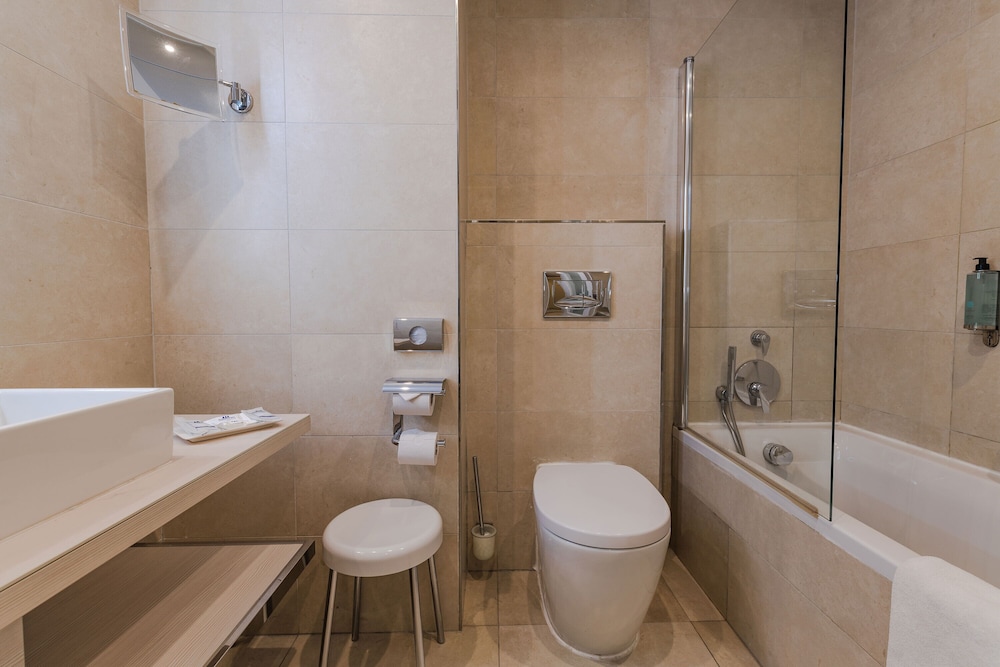 Junior Suite, Hot Tub (Deluxe) - Photo 5