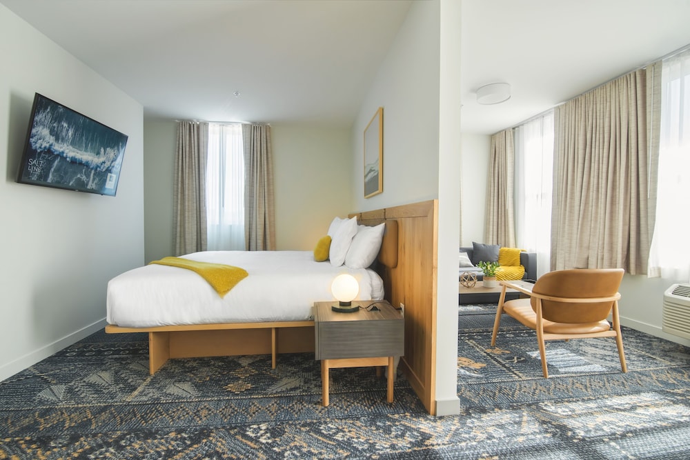 Luxury Suite, 1 King Bed - Photo 1
