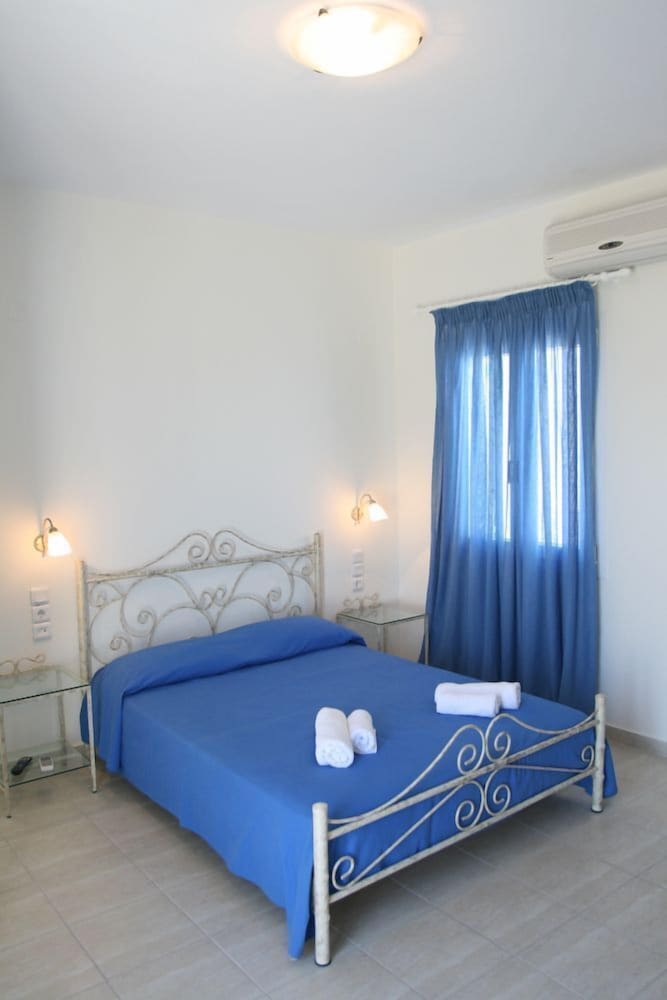 Studio, Partial Sea View