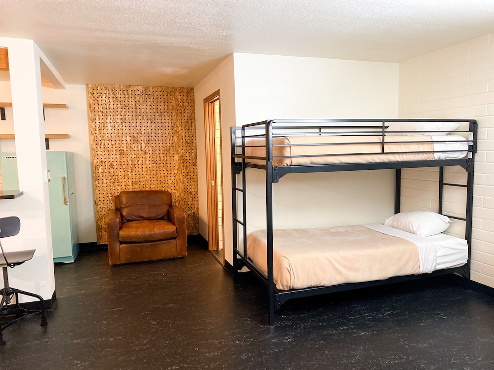 Studio Kitchenette with King Bed & 1 Twin Bunk Bed (Dog Friendly) photo 3