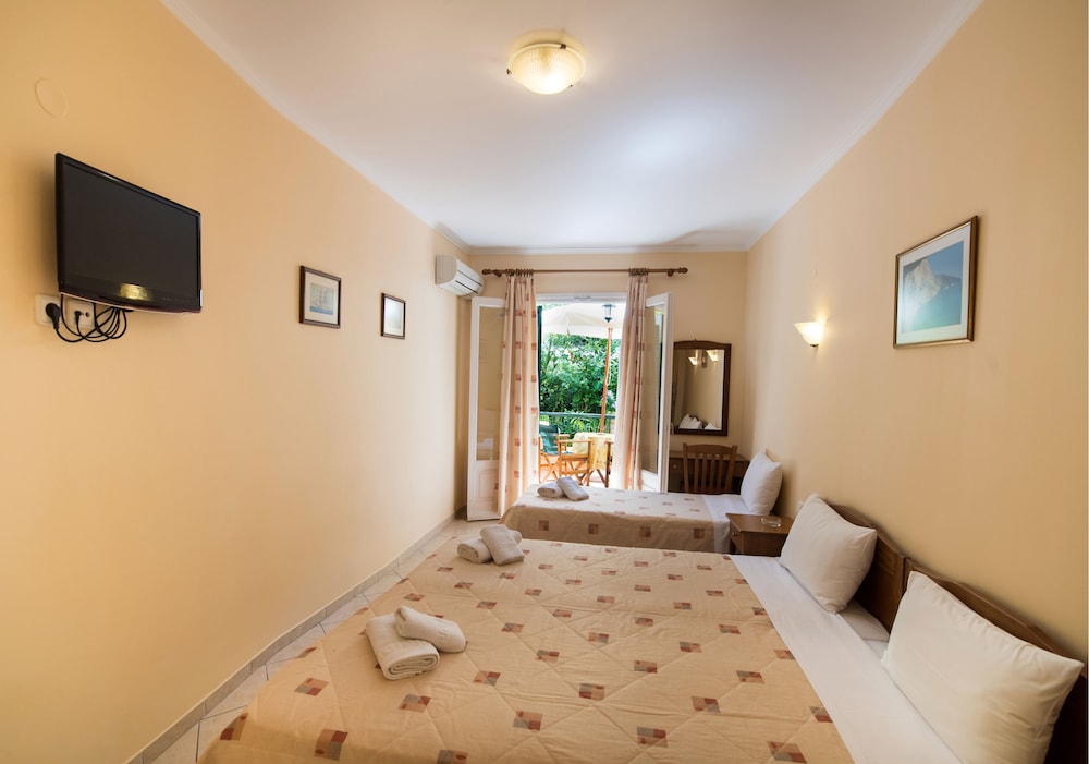 Standard Room, 2 Twin Beds, Mountain View photo 2
