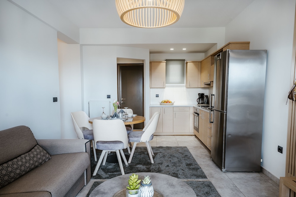 Luxury Suite - Photo 11