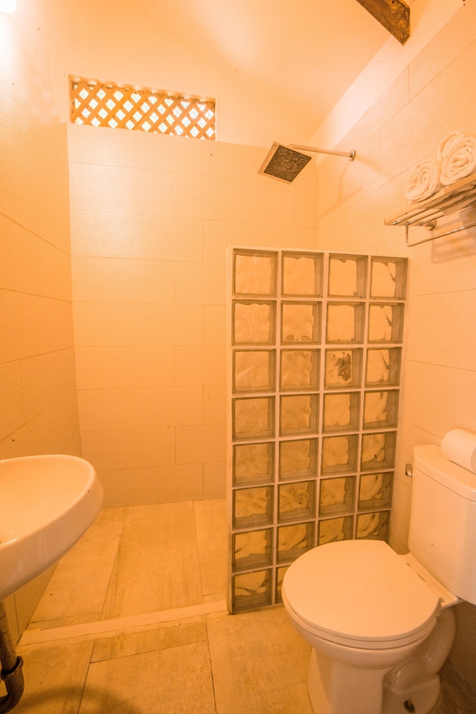 One-Bedroom Villa (on the mountain crossing the main road) photo 3