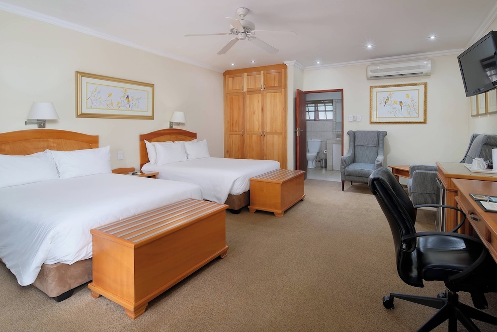 Room, 2 Double Beds, Garden View - Photo 4