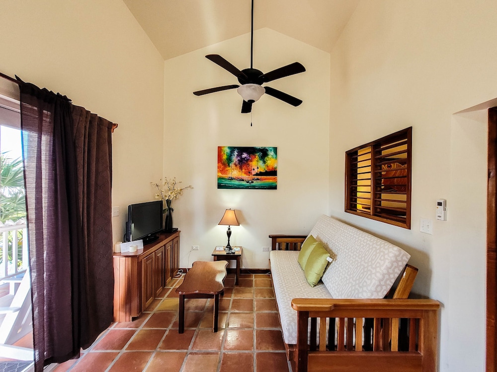 Standard Suite, 1 Bedroom, Pool View, 2nd Floor photo 1