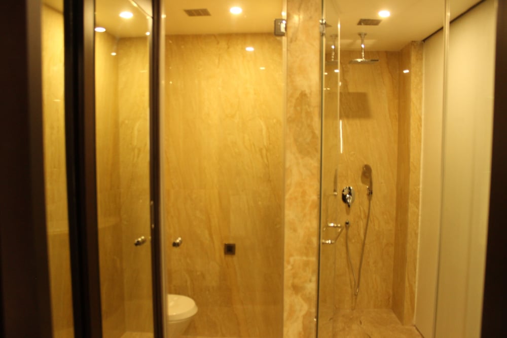 Executive Room - Photo 5