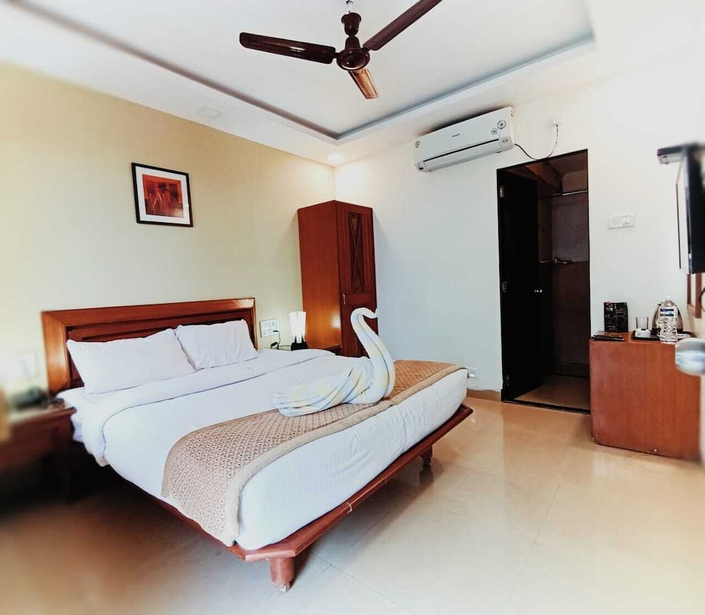 Deluxe Room with Sitout Swimming Pool facing - Photo 1