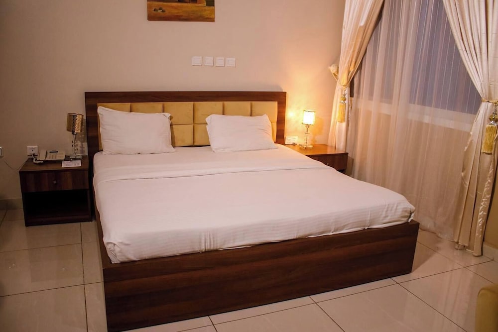 Economy Room, Balcony, City View photo 1