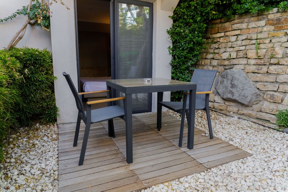 Room, Balcony, Garden Area photo 3