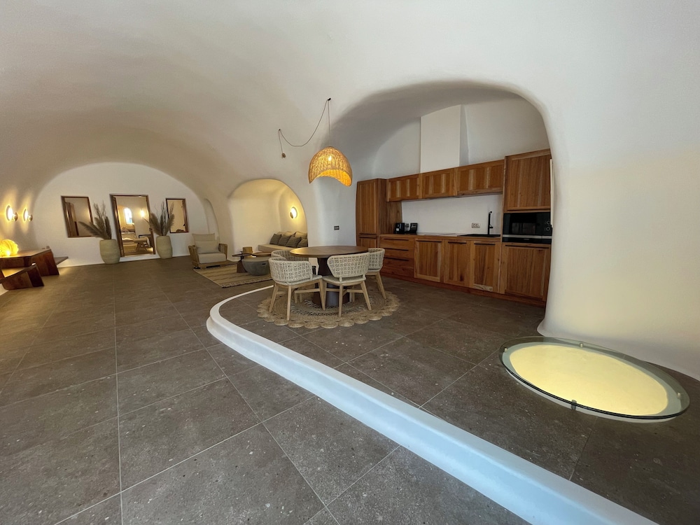Cave two-bedroom Suite with jacuzzi - Photo 10