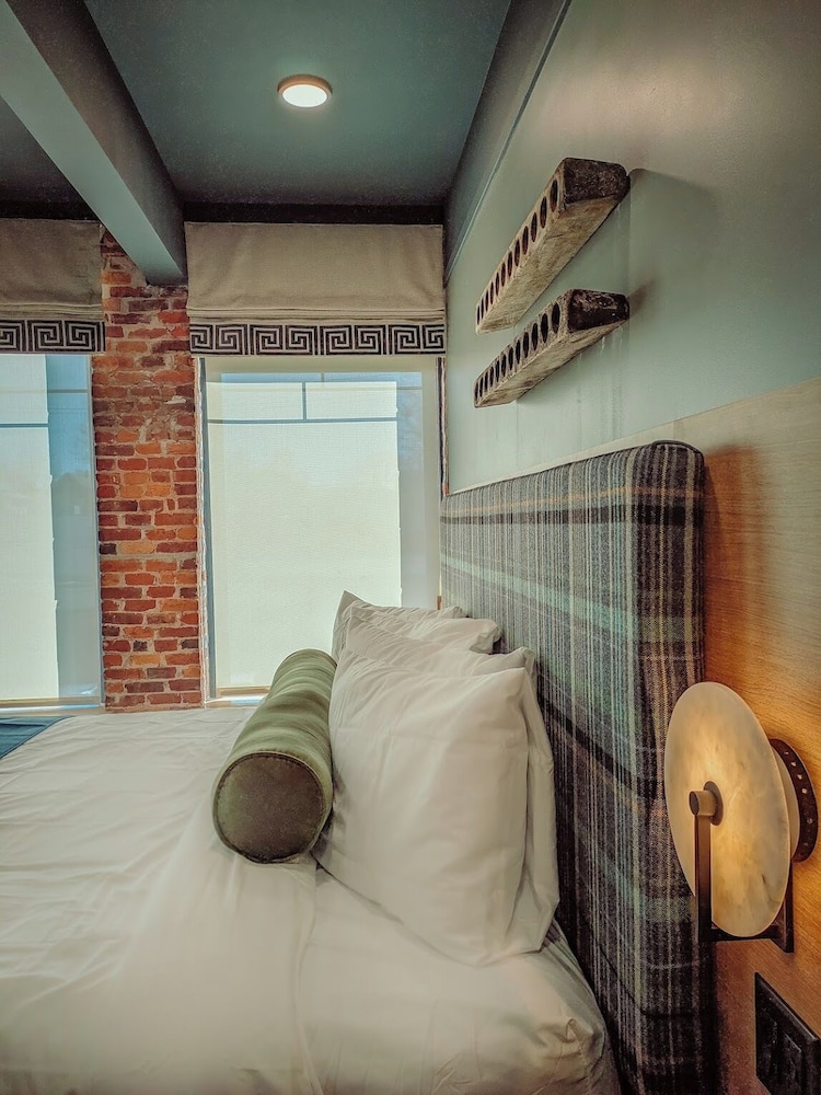 Luxury Studio Suite, 1 King Bed with Sofa bed