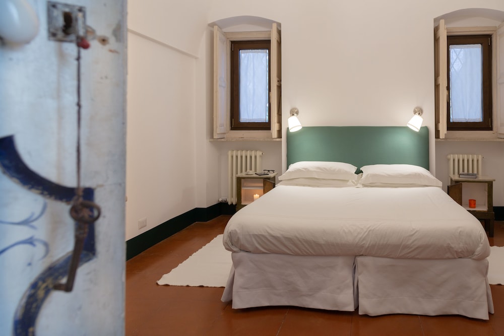 Deluxe Double or Twin Room, City View photo 3