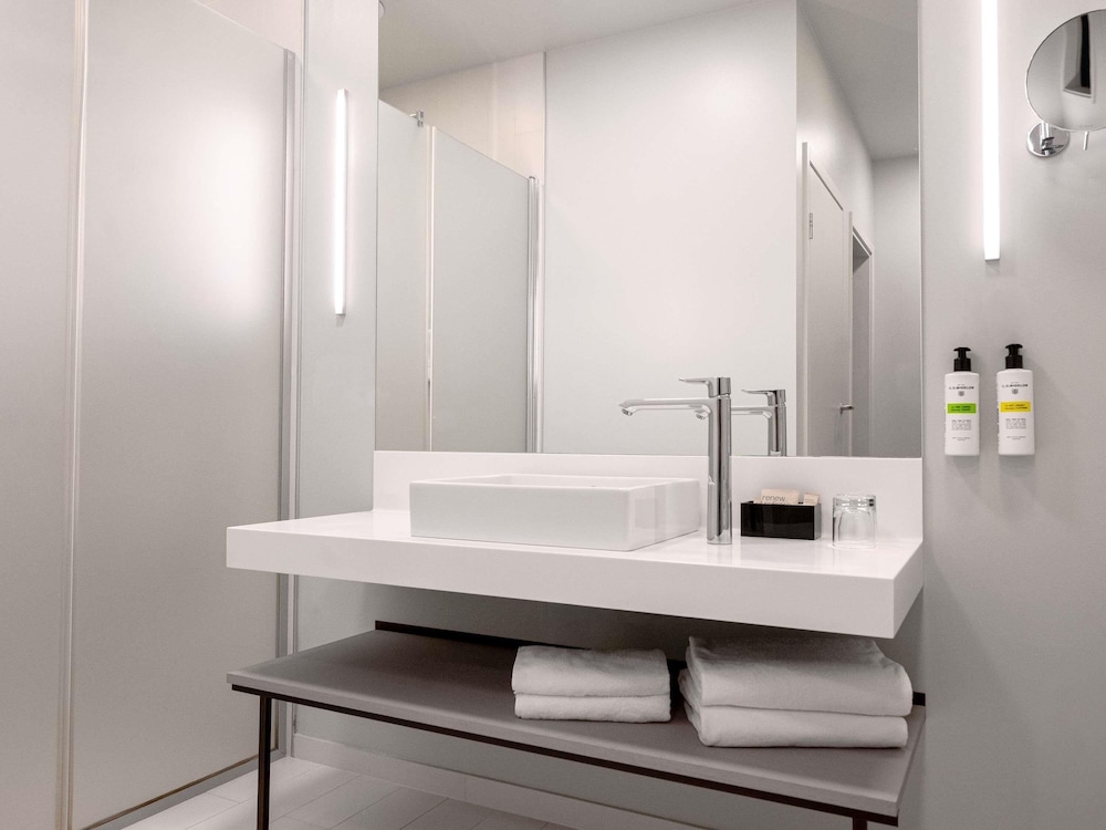 Deluxe Room, 1 King Bed, Park View - Photo 17