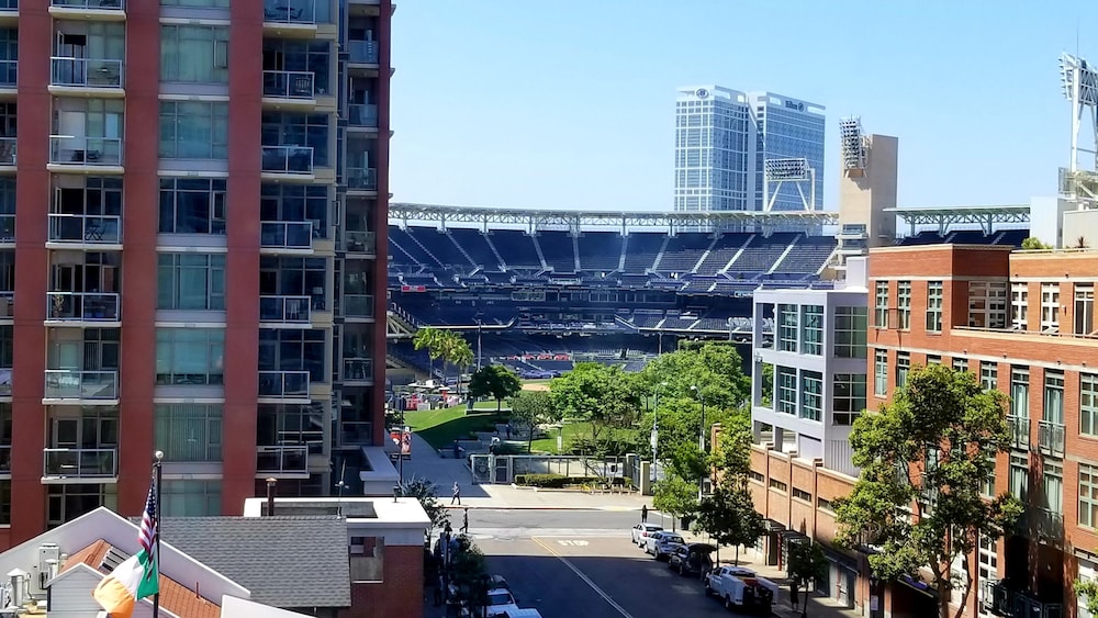 Premium Room, 1 King Bed, Park View (Petco Park View) - Photo 6