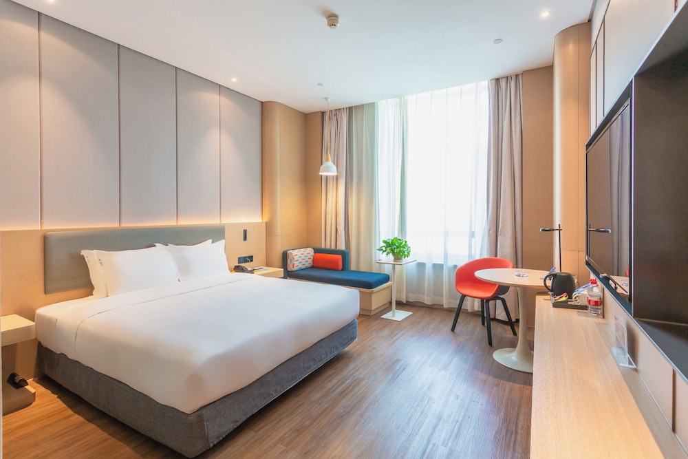 Standard Room, 1 King Bed - Photo 1